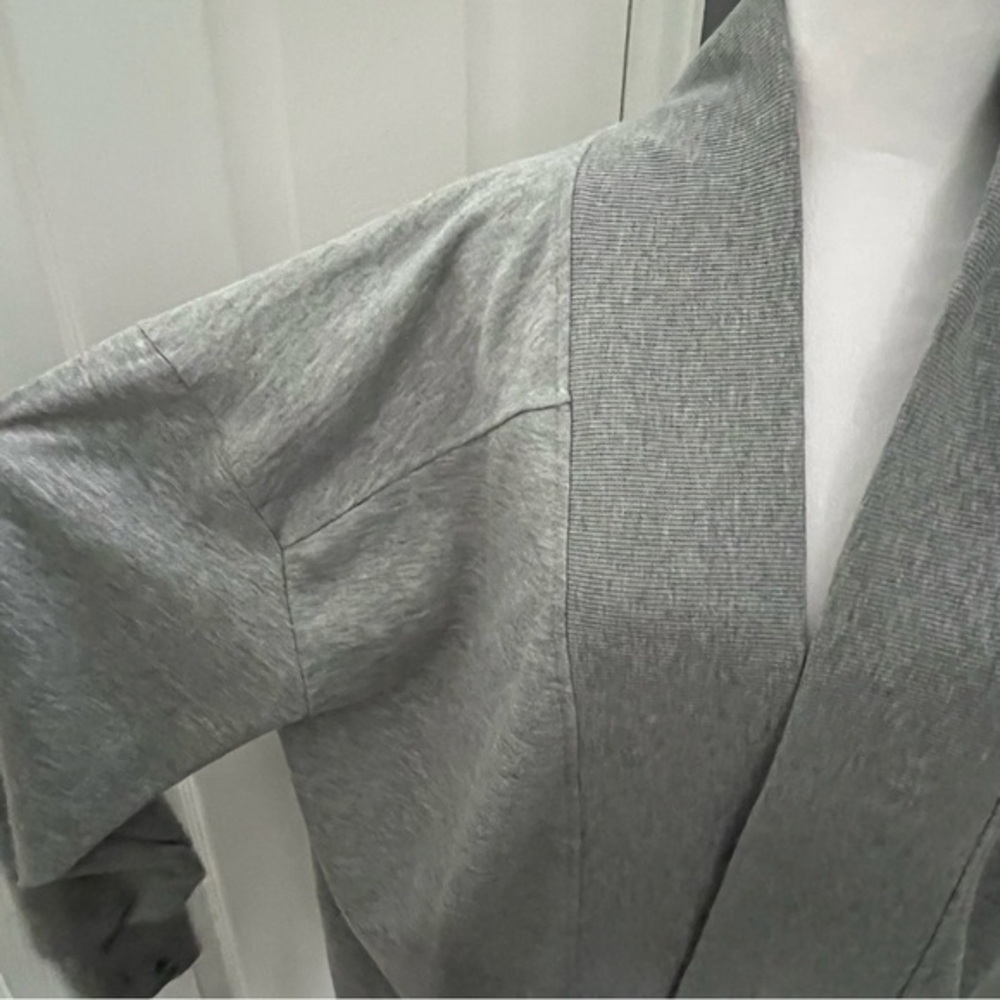 Tahari Sport Women Open Front Long Cardigan Sweater Gray Knit Size XL Thumbholes - Picture 4 of 7